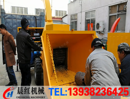 江蘇的1500大型木材粉碎機試機