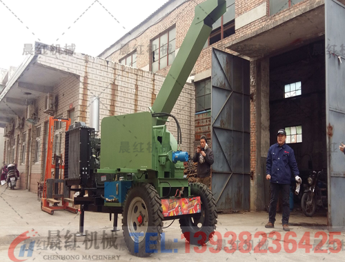 大型移動式木材削片機