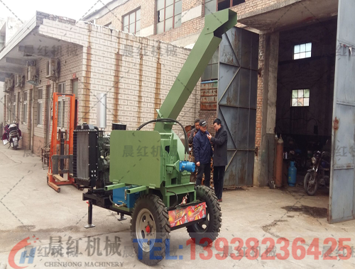 大型移動式木材削片機